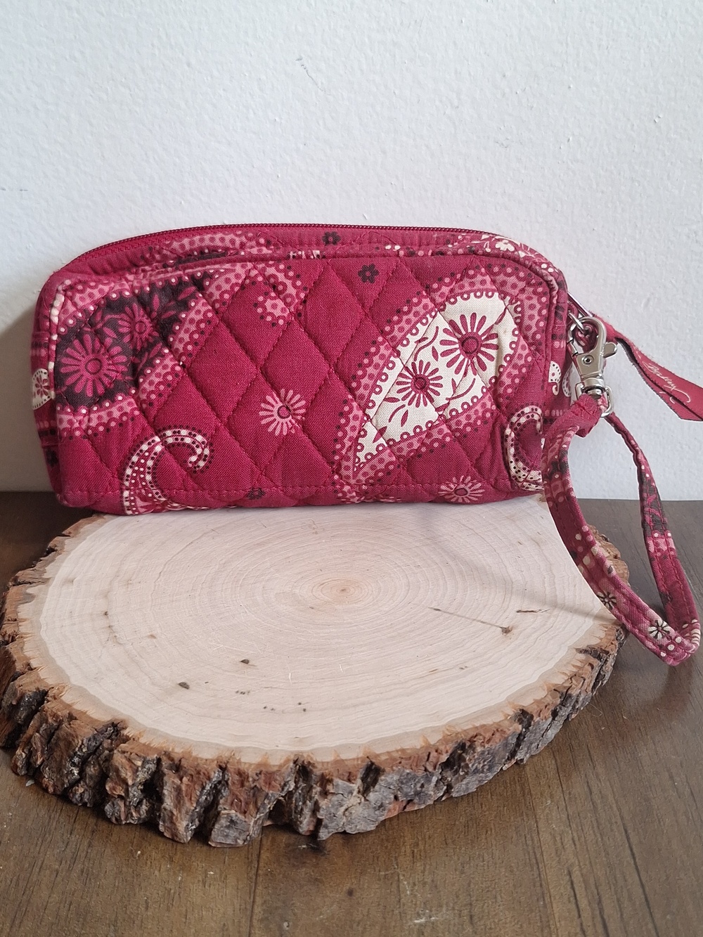 Vera Bradley Mesa Red Quilted All-In-One Wristlet Wallet - Retired Pattern - Picture 2 of 10